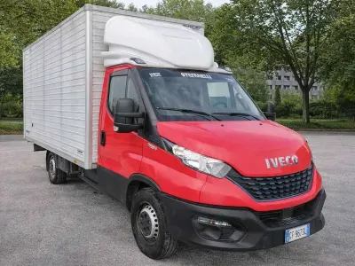 Usata Iveco Daily 136 CV (100 kW) 2021 Rosso Furgone
