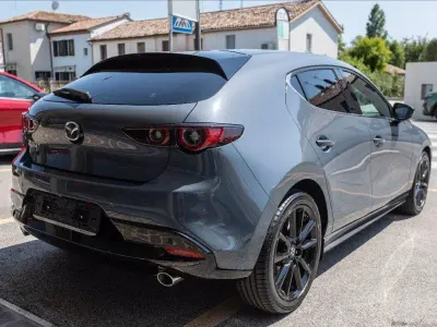 Nuova Mazda 3 Homura-Line 140 CV (102 kW) 2026 Grigio metallizzato Berlina