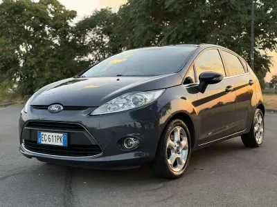 Usata Ford Fiesta Titanium 60 CV (44 kW) 2011 Grigio Berlina