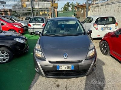 Usata Renault Clio II Dynamique 75 CV (55 kW) 2010 Grigio Berlina