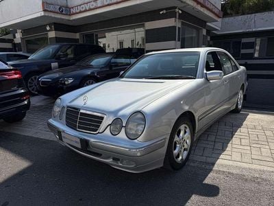 Usata Mercedes E270 Avantgarde 170 CV (125 kW) 2002 Argento Berlina