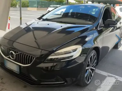 Usata Volvo V40 Inscription 190 CV (139 kW) 2018 Nero Berlina
