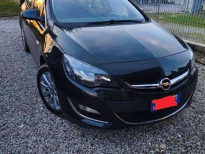 Usata Opel Astra Cosmo 110 CV (80 kW) 2015 Nero Station wagon