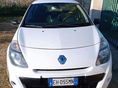 Usado Renault Clio II 54 CV (39 kW) 2011 Blanco Utilitario