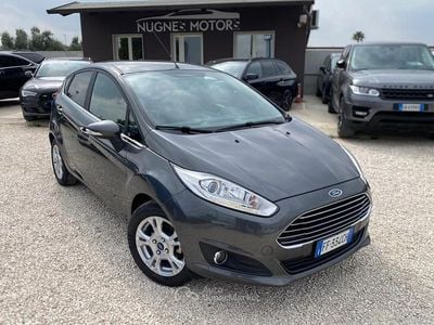 Usata Ford Fiesta Titanium 101 CV (74 kW) 2016 Gray Berlina