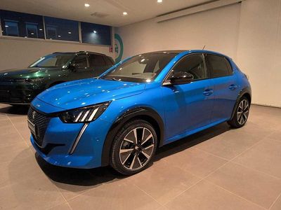 Usata Peugeot e-208 GT 100 kW (136 CV) 2021 Blu Utilitaria