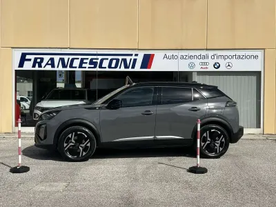 Usata Peugeot 2008 GT 61 kW (84 CV) 2023 Grigio SUV