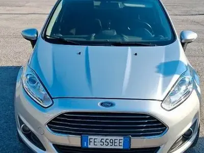 Usata Ford Fiesta Titanium 95 CV (69 kW) 2016 Grigio Utilitaria