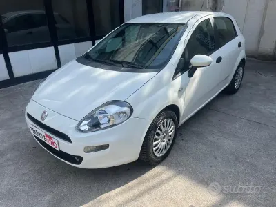 Usata Fiat Punto Street 85 CV (62 kW) 2014 Bianco Utilitaria