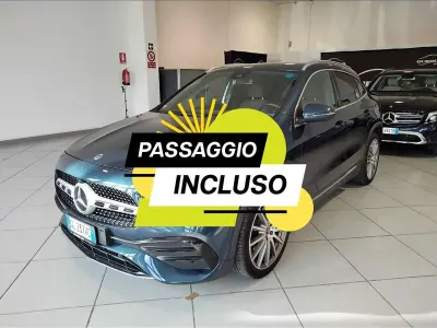Usata Mercedes GLA200 Premium 150 CV (110 kW) 2023 Blue denim SUV