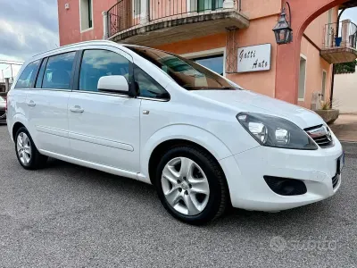 Usata Opel Zafira Business 110 CV (80 kW) 2015 Bianco Monovolume