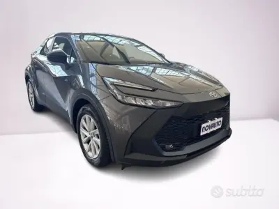 Usata Toyota C-HR Active 98 CV (72 kW) 2025 Grigio scuro SUV