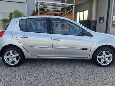 Usata Renault Clio II 75 CV (55 kW) 2010 Argento Berlina