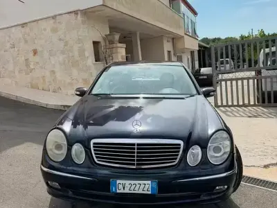 Usata Mercedes E280 177 CV (130 kW) 2005 Bluazzurro Berlina