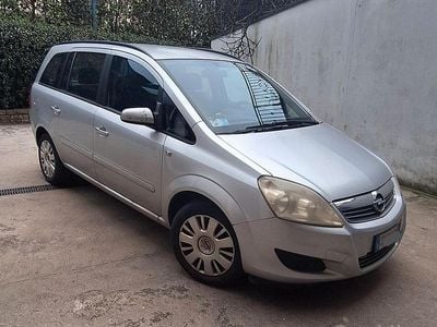 Usata Opel Zafira 2008 Grigio Monovolume