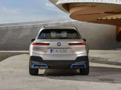 Nuova BMW iX Efficient Dynamics 189 kW (258 CV) 2025 Argento SUV