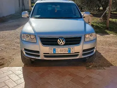 Usata VW Touareg 174 CV (127 kW) 2004 Grigio SUV