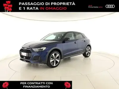 Nuova Audi A1 Ambiente 116 CV (85 kW) 2025 Grigio chronos metallizzato nero mito metallizzato SUV