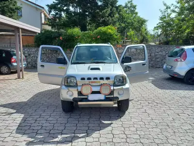 Usata Suzuki Jimny 65 CV (47 kW) 2004 Grigio SUV