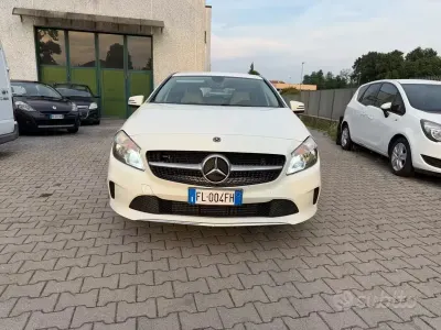 Usata Mercedes A180 Premium 109 CV (80 kW) 2017 Bianco Utilitaria