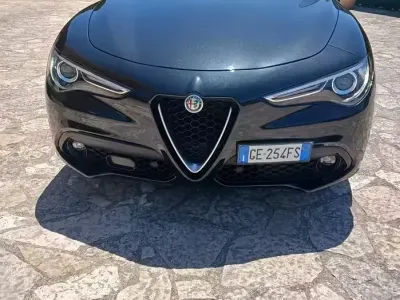 Usata Alfa Romeo Stelvio Super 160 CV (117 kW) 2021 Nero SUV