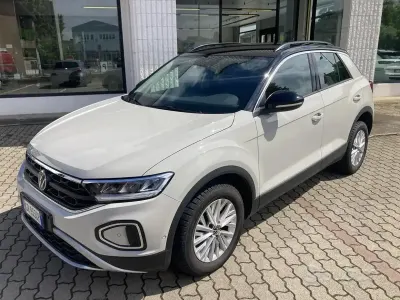 Usata VW T-Roc Life 110 CV (80 kW) 2023 Ascot grey tetto nero SUV