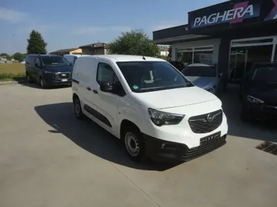 Usata Opel Combo Edition 76 CV (55 kW) 2020 Bianco Monovolume