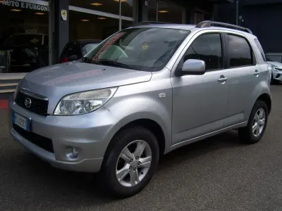 Usata Daihatsu Terios 102 CV (75 kW) 2011 Argento SUV
