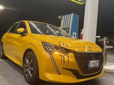 Usata Peugeot 208 101 CV (74 kW) 2019 Giallo Utilitaria