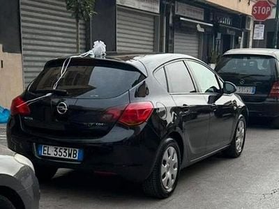 Usata Opel Astra 110 CV (80 kW) 2012 Nero Berlina