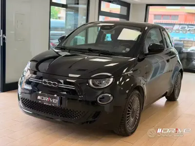 Second-hand Fiat 500e Icon 86 kW (118 CP) 2022 Negru Berlinǎ