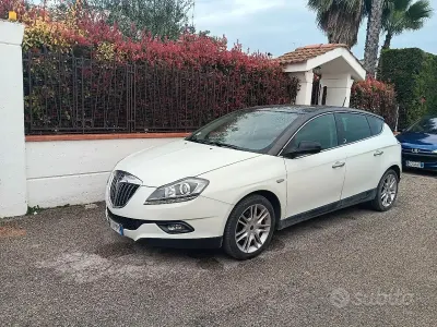 Usata Lancia Delta 120 CV (88 kW) 2011 Bianco Utilitaria
