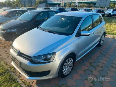 Usata VW Polo Comfortline 75 CV (55 kW) 2011 Grigio chiaro Utilitaria