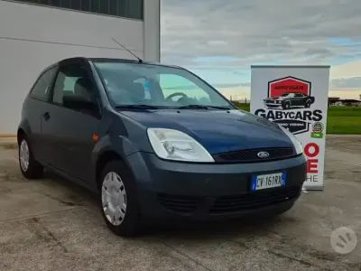 Usata Ford Fiesta 75 CV (55 kW) 2005 Grigio Utilitaria