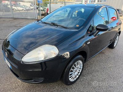 Nero Usata 2013 Fiat Grande Punto Utilitaria | 2650 € (Ottimo prezzo)