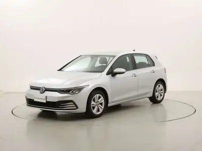Usata VW Golf VIII Life 110 CV (80 kW) 2021 Argento Berlina