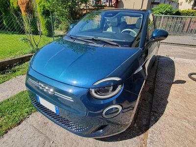 Usata Fiat 500e La Prima 42 kW (58 CV) 2021 Blu/azzurro Utilitaria