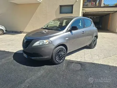 Usata Lancia Ypsilon Gold 80 CV (58 kW) 2014 Grigio Utilitaria