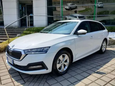 Usata Skoda Octavia 116 CV (85 kW) 2023 Bianco Station wagon