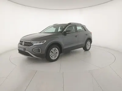 Usata VW T-Roc Life 150 CV (110 kW) 2025 Indium grey metallizzato nero SUV