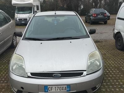 Usata Ford Fiesta 2002 Grigio Berlina