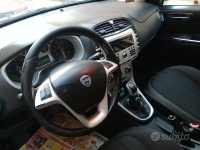 Usata Lancia Delta 120 CV (88 kW) 2013 Nero Utilitaria