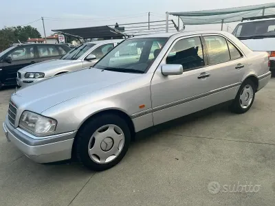 Usata Mercedes C180 136 CV (100 kW) 1993 Grigio Berlina
