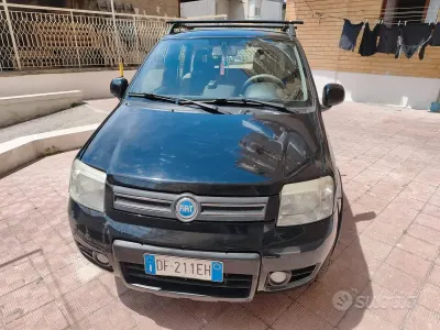 Usado Fiat Panda 4x4 69 CV (50 kW) 2006 Negro Utilitario