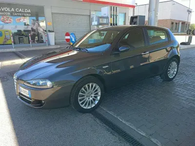 Usata Alfa Romeo 147 Progression 105 CV (77 kW) 2009 Utilitaria