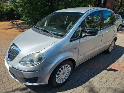 Usata Lancia Musa Gold 95 CV (69 kW) 2012 Grigio Monovolume