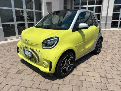 Usata Smart ForTwo Coupé 41 kW (56 CV) 2021 Verde Utilitaria