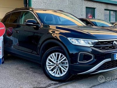 Usata VW T-Roc Style 150 CV (110 kW) 2023 Nero SUV