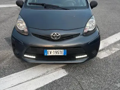 Usata Toyota Aygo X-clusiv 69 CV (50 kW) 2014 Nero Utilitaria