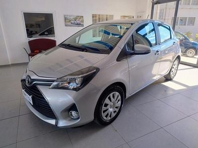 Usata Toyota Yaris Active 90 CV (66 kW) 2015 Argento Utilitaria